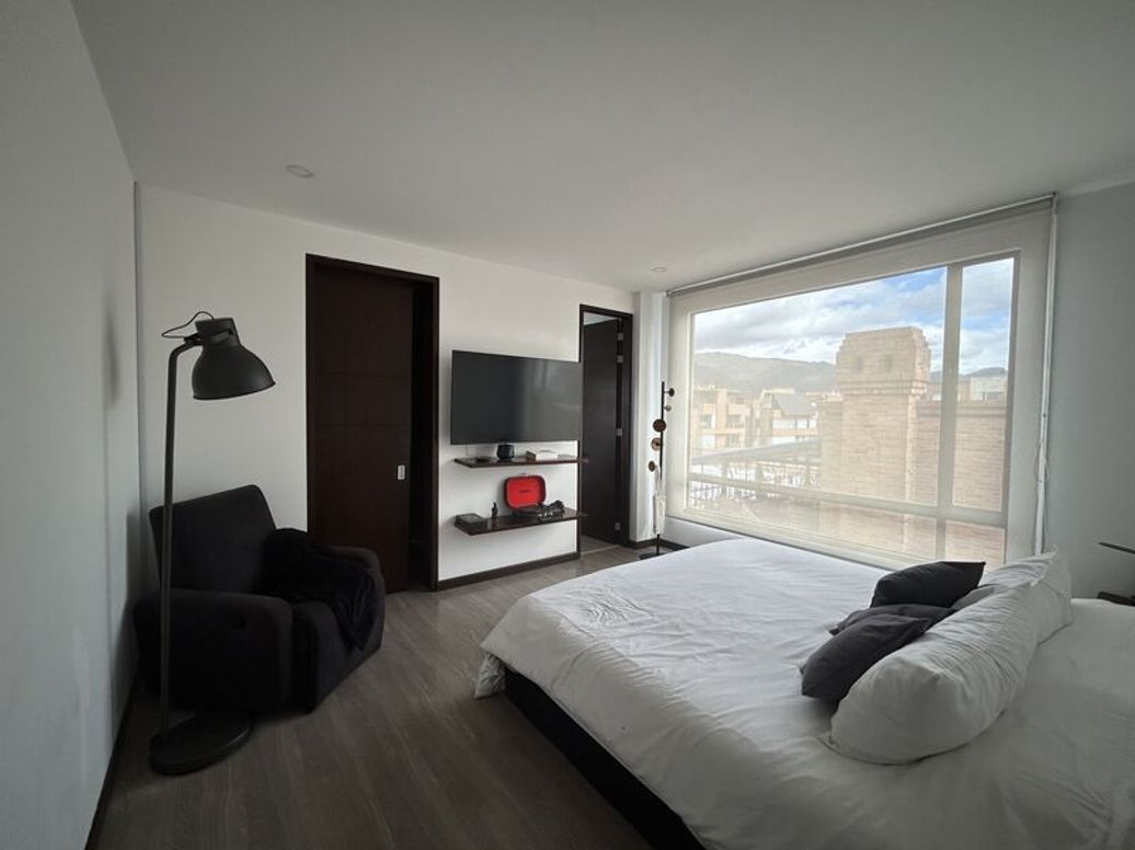 Apartamento de 1 alcoba en venta en Santa Barbara Occidental, Bogotá, 65 m² · foto 4 de 12