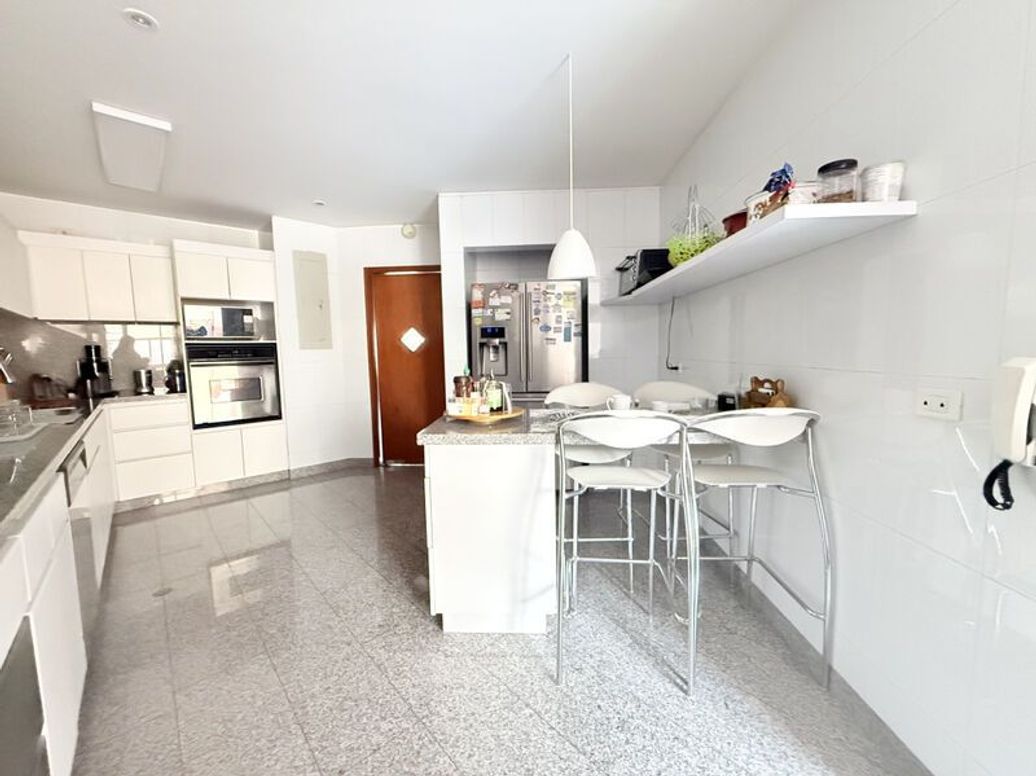 Apartamento de 3 alcobas en arriendo en Chico Norte Et. Ii, Bogotá, 270 m² · foto 17 de 20