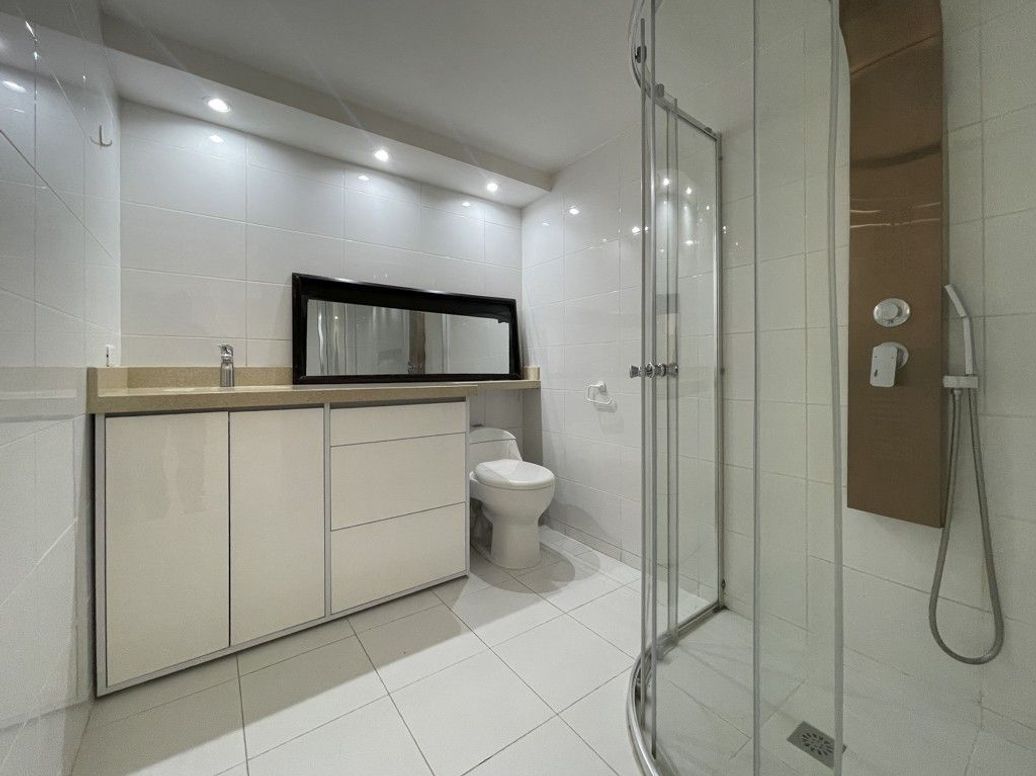 Apartamento de 2 alcobas en venta en Santa Barbara Central, Bogotá, 65 m² · foto 8 de 8