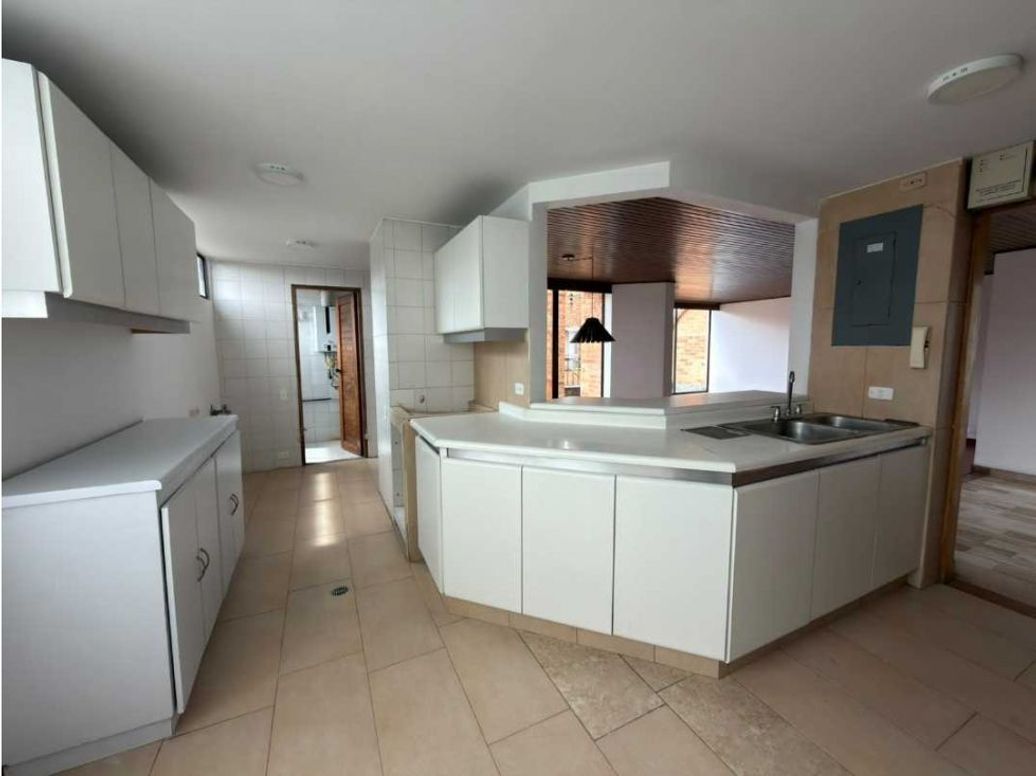 Apartamento de 3 alcobas en venta en Colina Campestre, Bogotá, 140 m² · foto 12 de 14