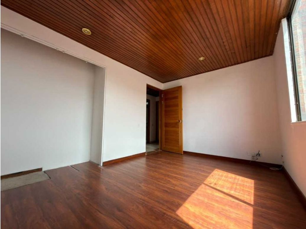 Apartamento de 3 alcobas en venta en Colina Campestre, Bogotá, 140 m² · foto 4 de 14