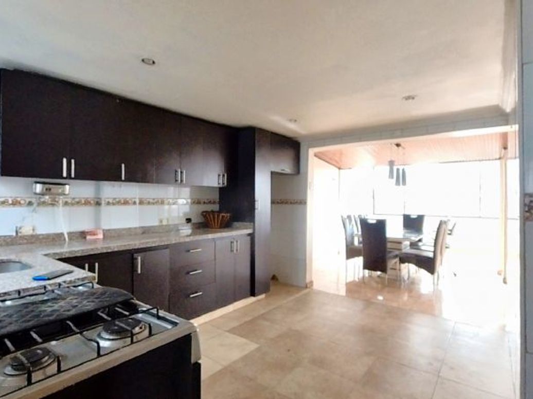 Apartamento de 3 alcobas en venta en Las Américas, Bogotá, 123 m² · foto 2 de 12
