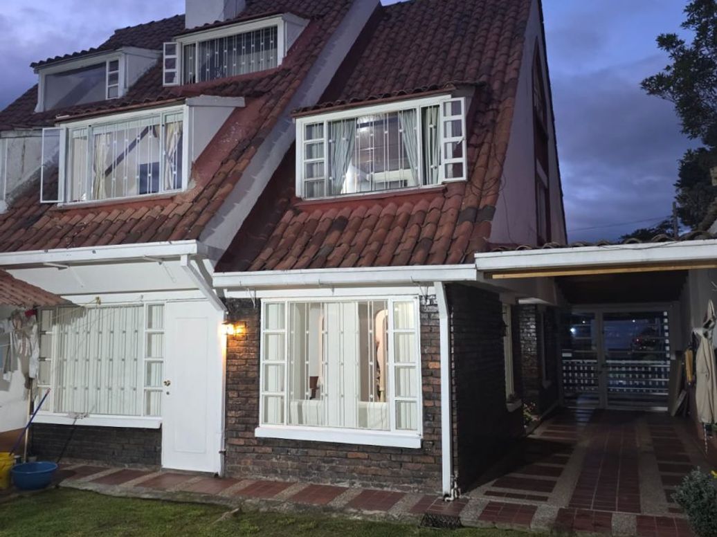 Casa de 5 alcobas en venta en Prado Veraniego Norte, Bogotá, 215 m² · foto 7 de 20
