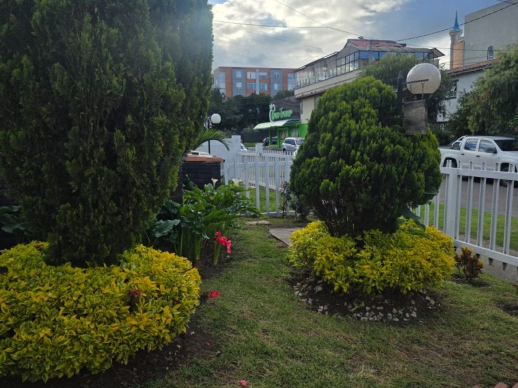 Casa de 5 alcobas en venta en Prado Veraniego Norte, Bogotá, 215 m² · foto 16 de 20