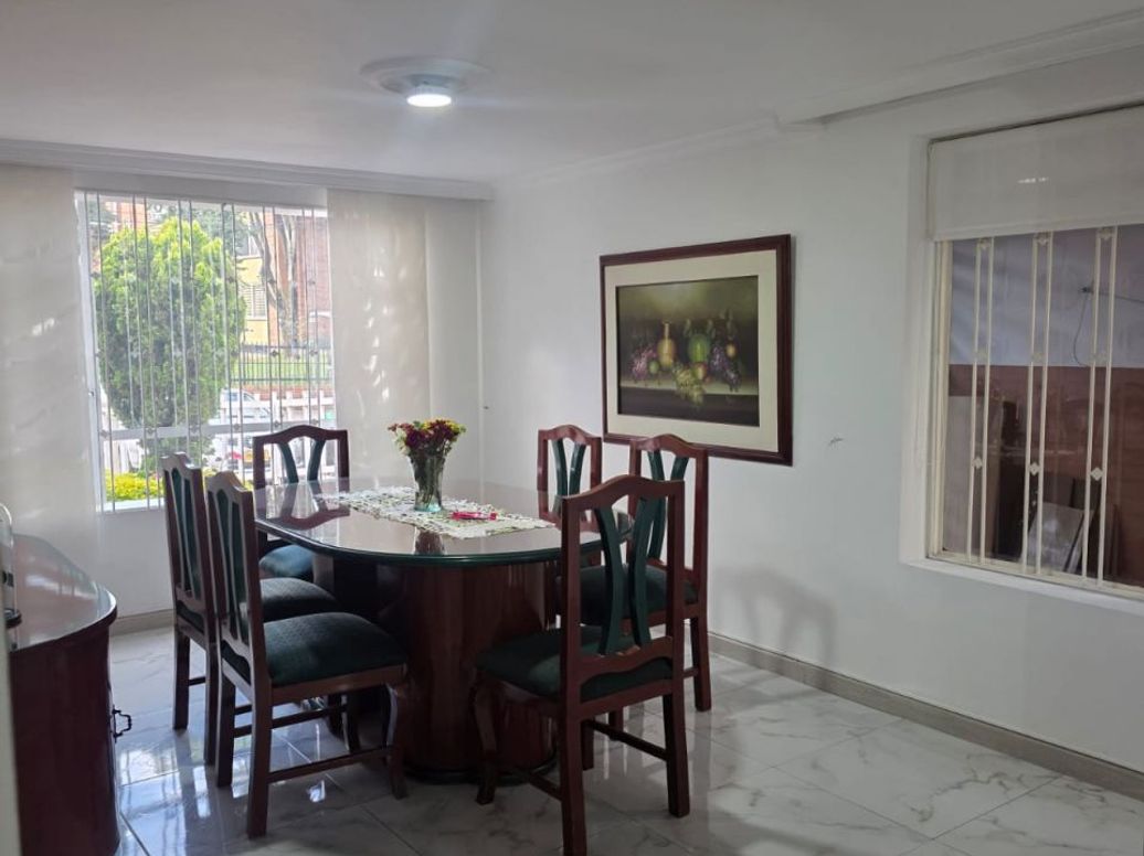 Casa de 5 alcobas en venta en Prado Veraniego Norte, Bogotá, 215 m² · foto 2 de 20