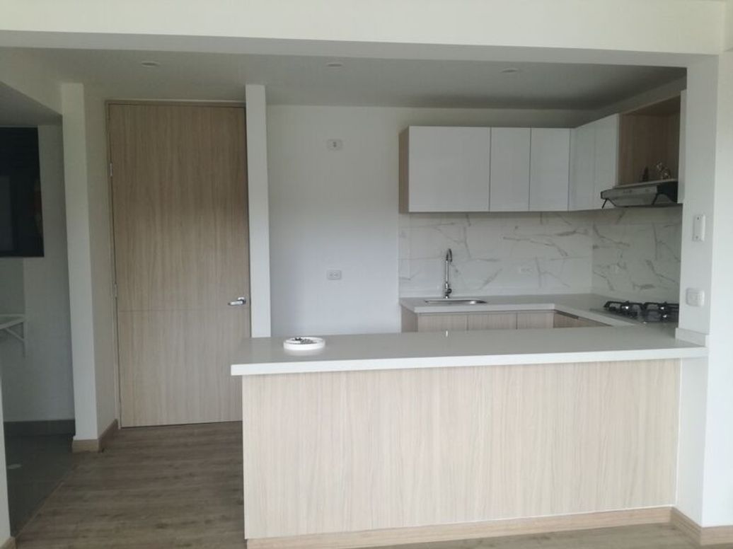 Apartamento de 3 alcobas en venta en Casa Blanca, Bogotá, 71 m² · foto 2 de 20