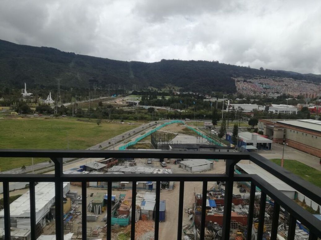 Apartamento de 3 alcobas en venta en Casa Blanca, Bogotá, 71 m² · foto 3 de 20