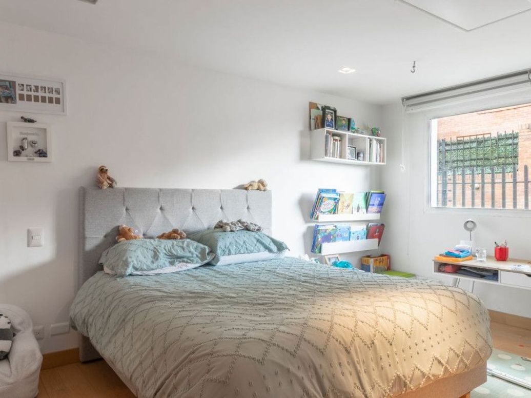 Apartamento de 3 alcobas en venta en El Refugio, Bogotá, 230 m² · foto 13 de 20