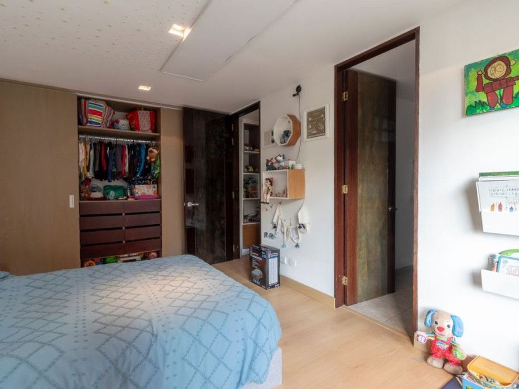Apartamento de 3 alcobas en venta en El Refugio, Bogotá, 230 m² · foto 6 de 20