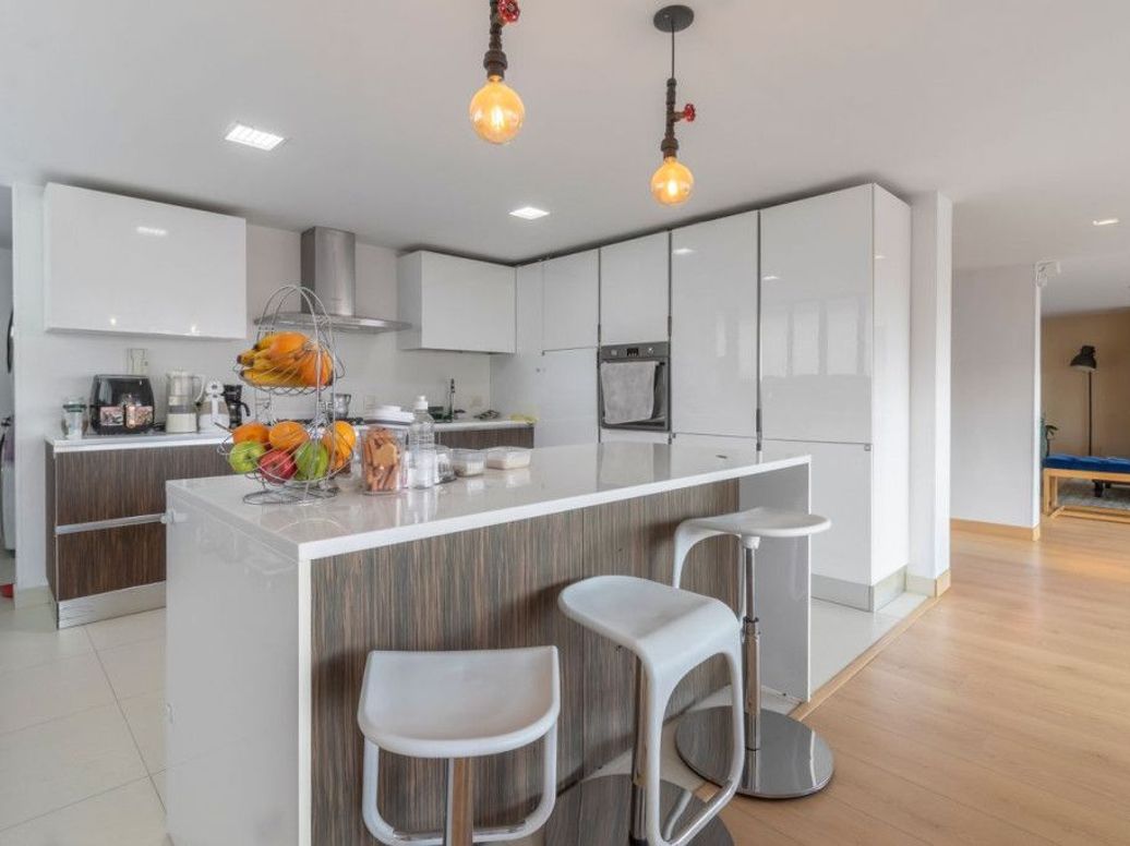 Apartamento de 3 alcobas en venta en El Refugio, Bogotá, 230 m² · foto 11 de 20