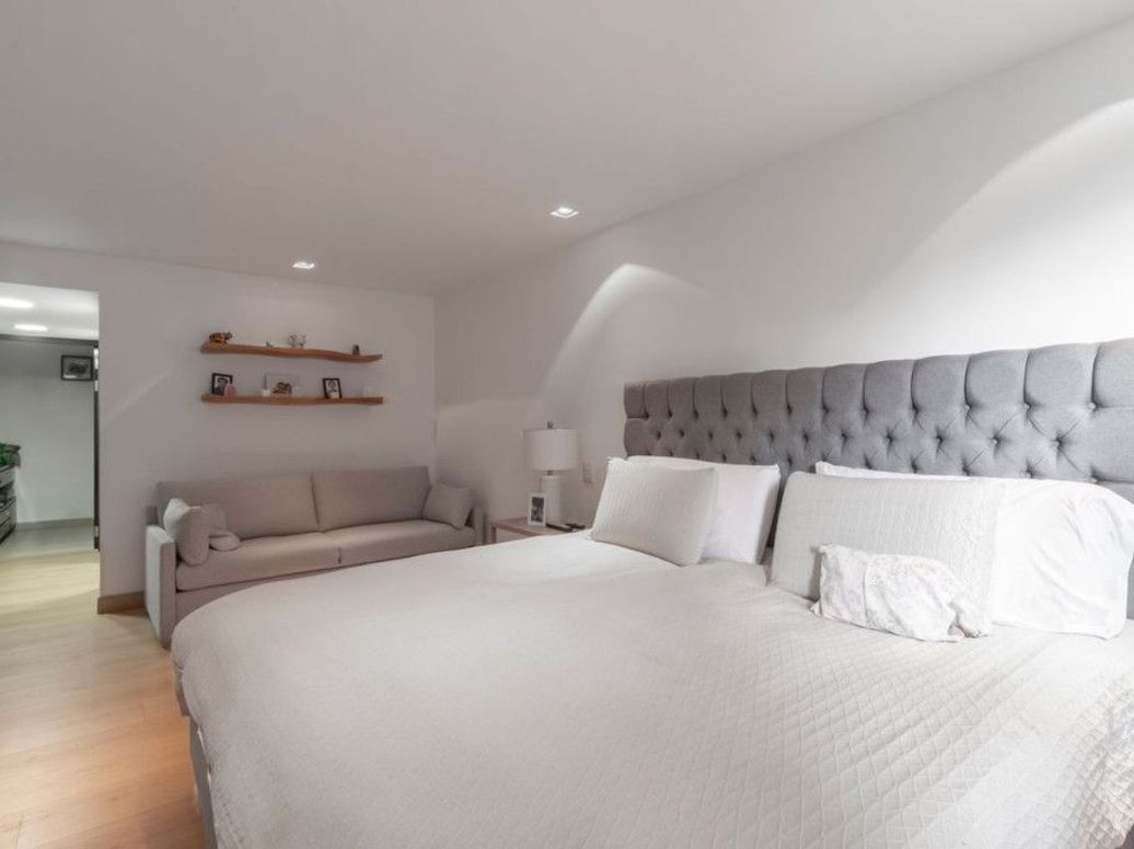 Apartamento de 3 alcobas en venta en El Refugio, Bogotá, 230 m² · foto 7 de 20