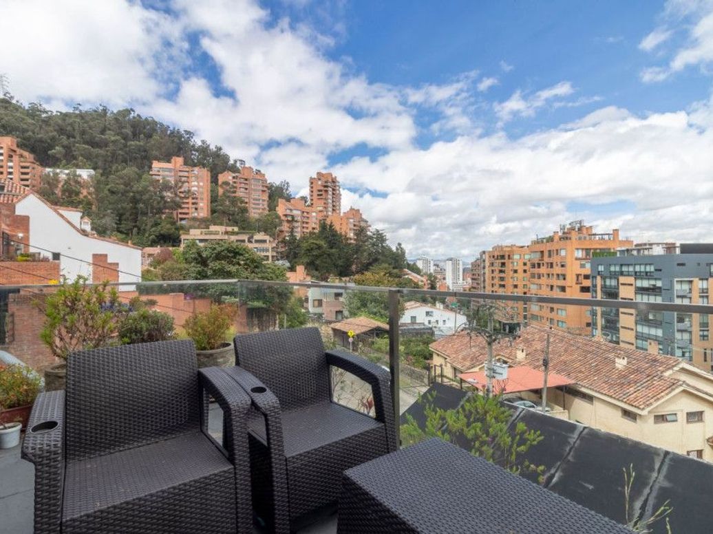 Apartamento de 3 alcobas en venta en El Refugio, Bogotá, 230 m² · foto 8 de 20