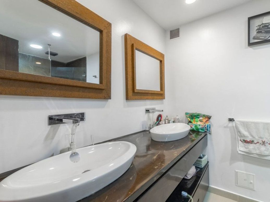 Apartamento de 3 alcobas en venta en El Refugio, Bogotá, 230 m² · foto 9 de 20