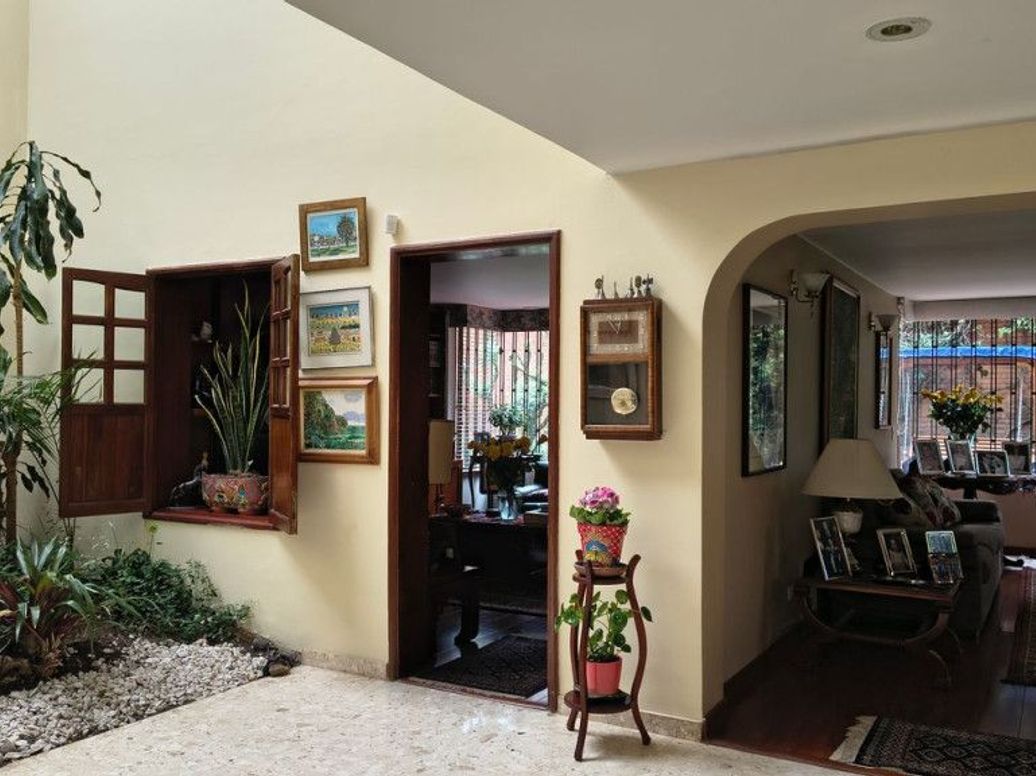 Casa de 4 alcobas en venta en Santa Barbara Alta, Bogotá, 523 m² · foto 4 de 8