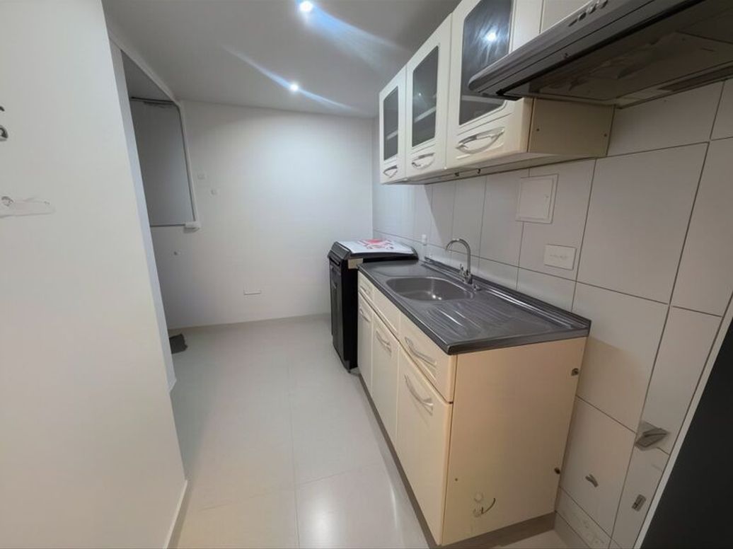 Apartamento de 2 alcobas en venta en Club De Los Lagartos, Bogotá, 41 m² · foto 12 de 13
