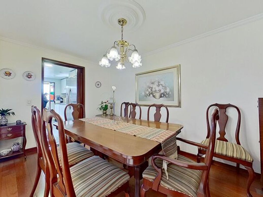 Casa de 4 alcobas en venta en Santa Barbara Central, Bogotá, 385 m² · foto 3 de 20