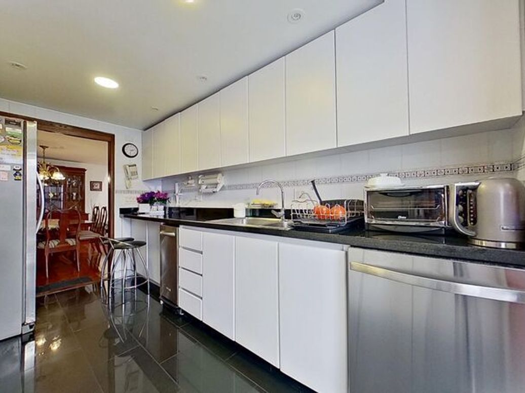 Casa de 4 alcobas en venta en Santa Barbara Central, Bogotá, 385 m² · foto 6 de 20