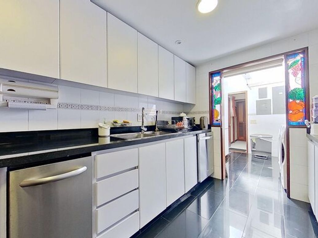 Casa de 4 alcobas en venta en Santa Barbara Central, Bogotá, 385 m² · foto 5 de 20