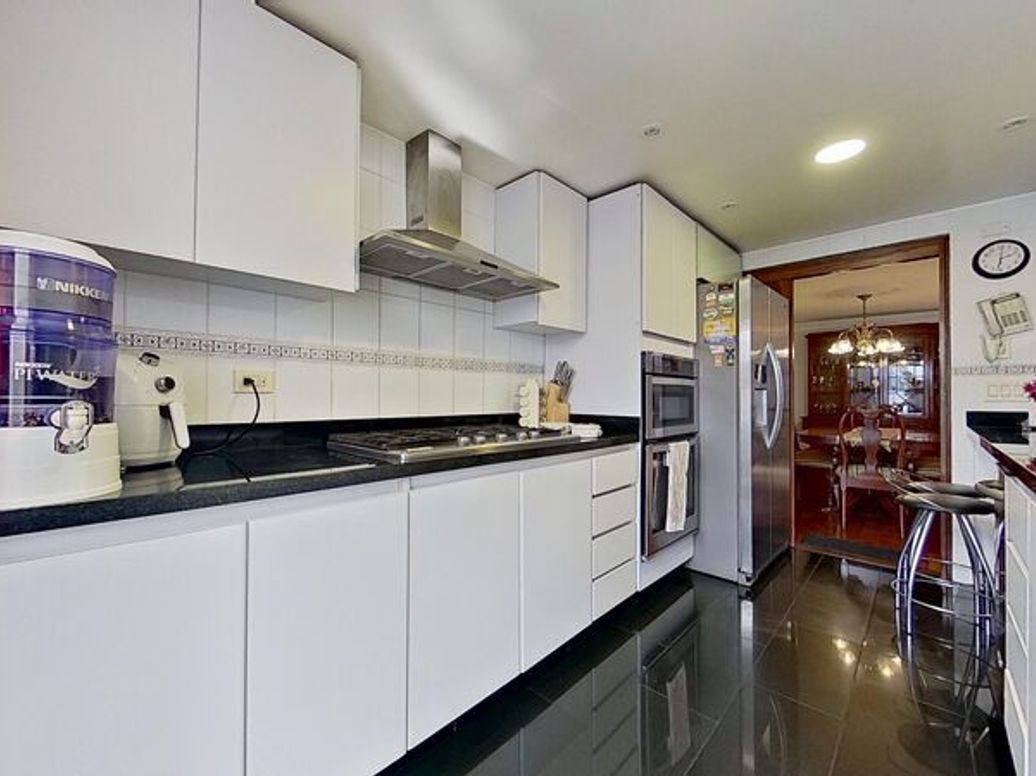 Casa de 4 alcobas en venta en Santa Barbara Central, Bogotá, 385 m² · foto 7 de 20