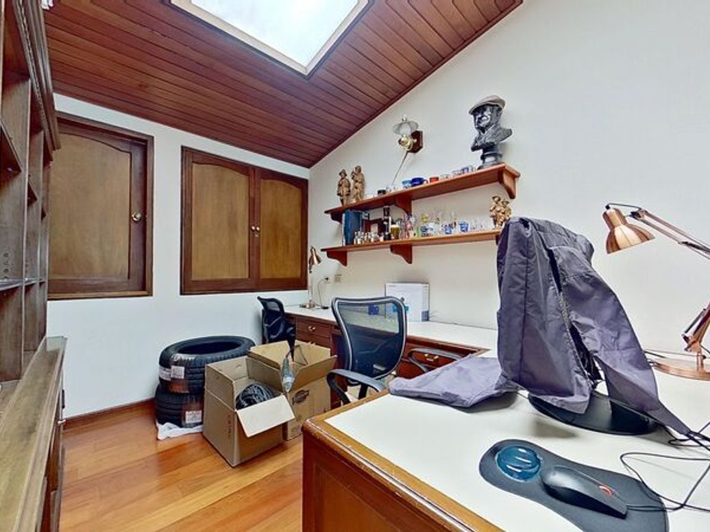 Casa de 4 alcobas en venta en Santa Barbara Central, Bogotá, 385 m² · foto 17 de 20
