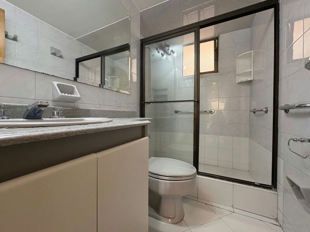 Apartamento de 3 alcobas en venta en Santa Barbara Central, Bogotá, 110 m² · foto 9 de 20