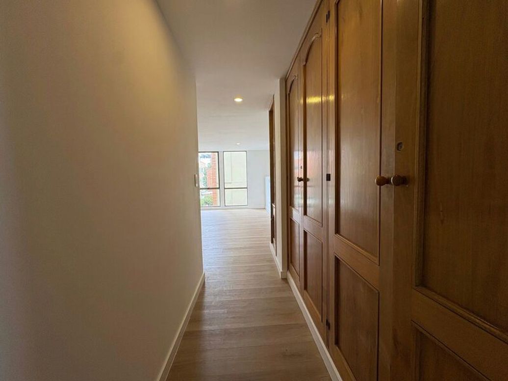 Apartamento de 3 alcobas en venta en Santa Barbara Central, Bogotá, 110 m² · foto 10 de 20