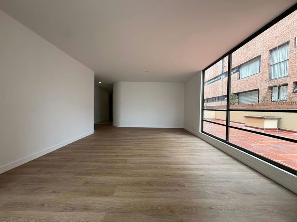 Apartamento de 3 alcobas en venta en Santa Barbara Central, Bogotá, 110 m² · foto 2 de 20