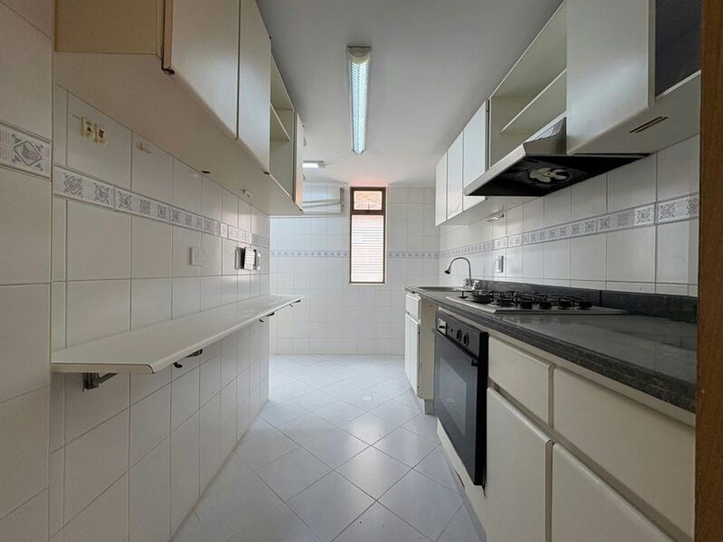 Apartamento de 3 alcobas en venta en Santa Barbara Central, Bogotá, 110 m² · foto 4 de 20