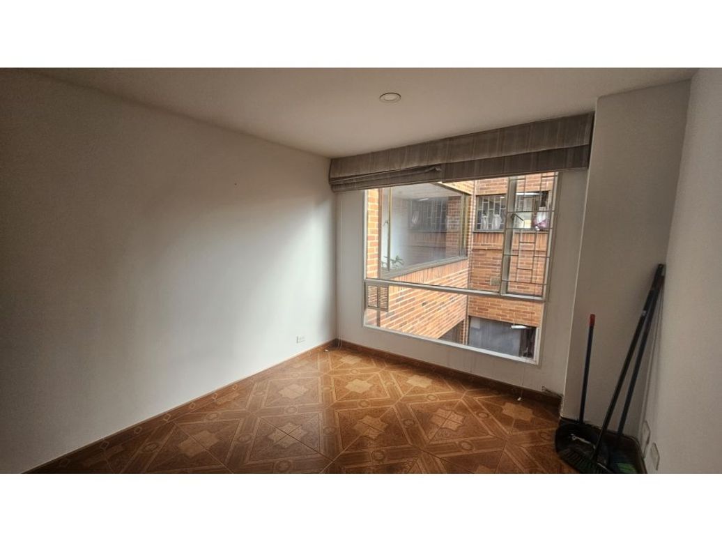 Apartaestudio en venta en Chapinero Alto, Bogotá, 35 m² · foto 2 de 9