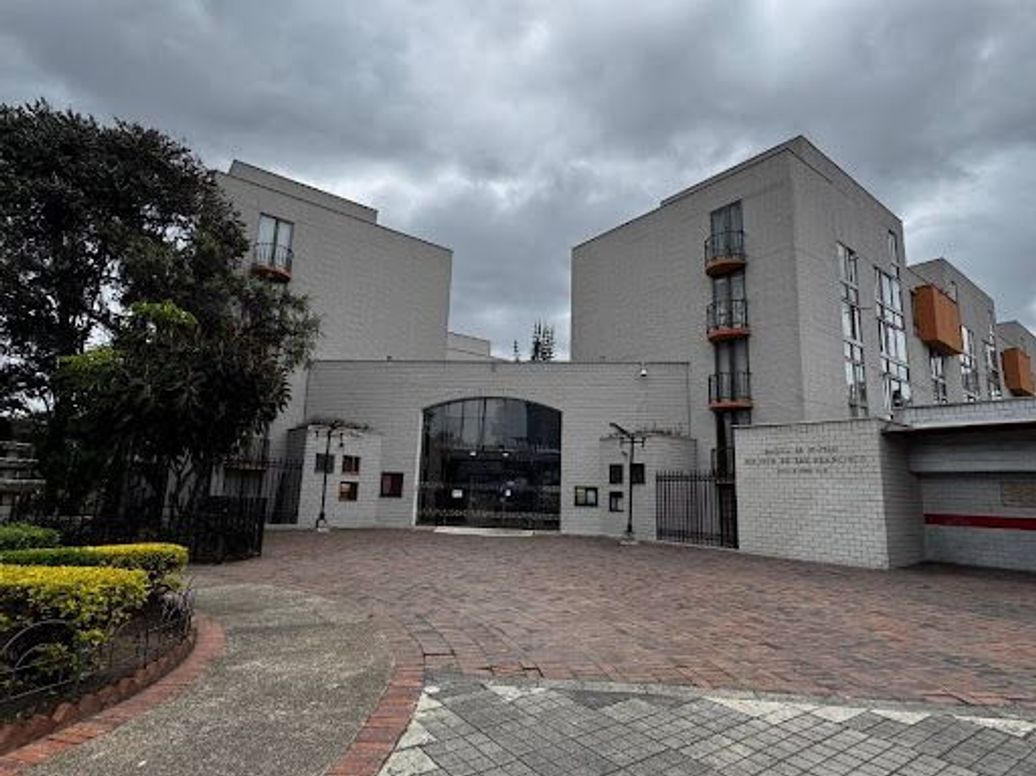Apartamento de 3 alcobas en venta en Santa María Del Lago, Bogotá, 93 m² · foto 2 de 20