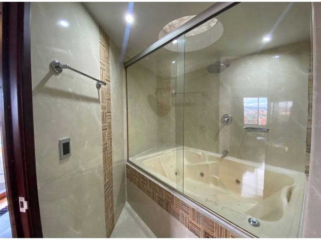Apartamento de 3 alcobas en venta en Pontevedra, Bogotá, 163 m² · foto 16 de 20