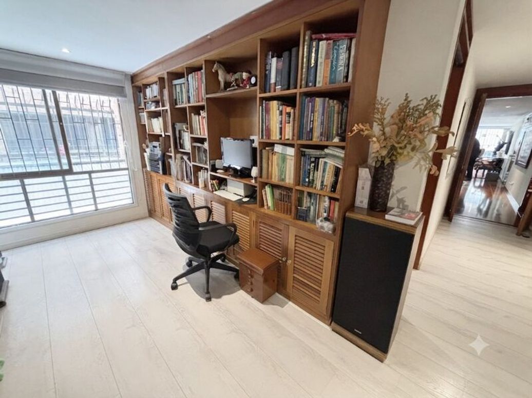 Apartamento de 3 alcobas en venta en Santa Bibiana, Bogotá, 220 m² · foto 8 de 17