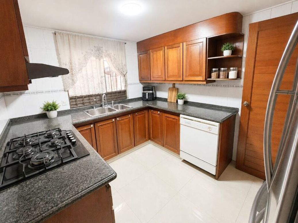 Apartamento de 3 alcobas en venta en Santa Bibiana, Bogotá, 220 m² · foto 7 de 17