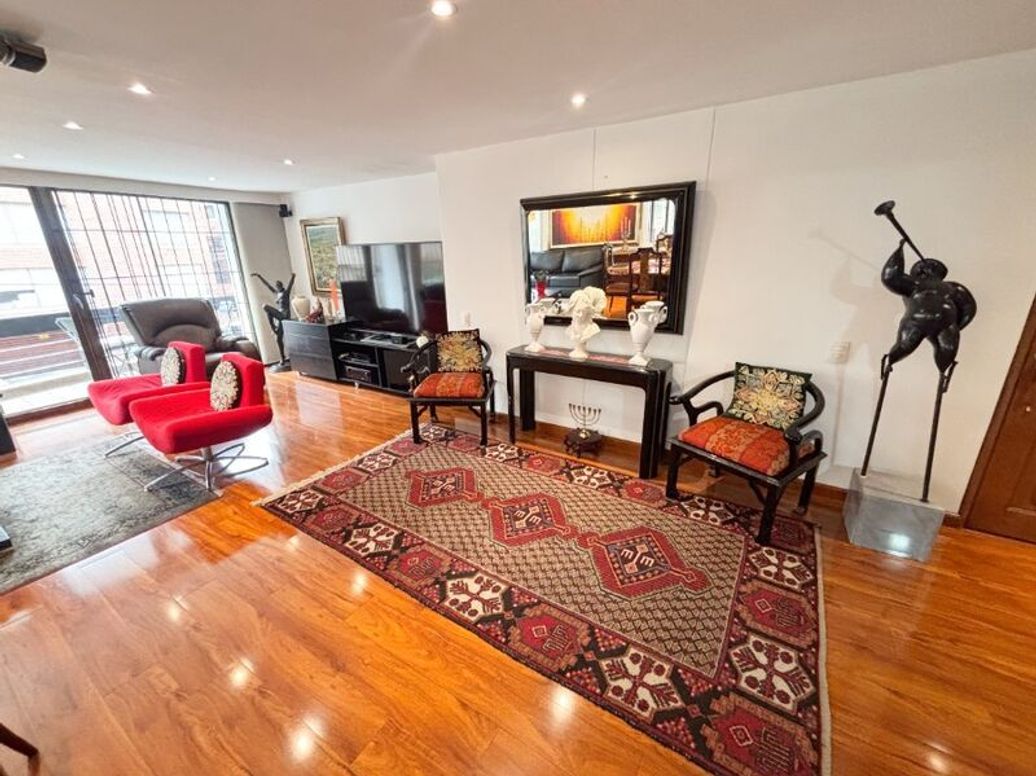 Apartamento de 3 alcobas en venta en Santa Bibiana, Bogotá, 220 m² · foto 2 de 17