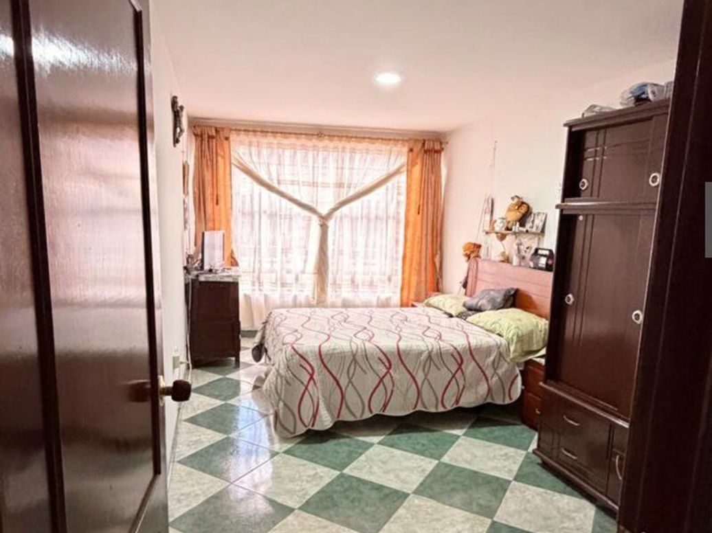 Casa de 3 alcobas en venta en Chico Sur, Bogotá, 92 m² · foto 10 de 18