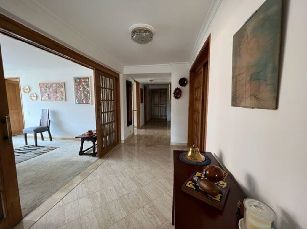 Apartamento de 3 alcobas en venta en Santa Barbara Occidental, Bogotá, 190 m² · foto 9 de 20