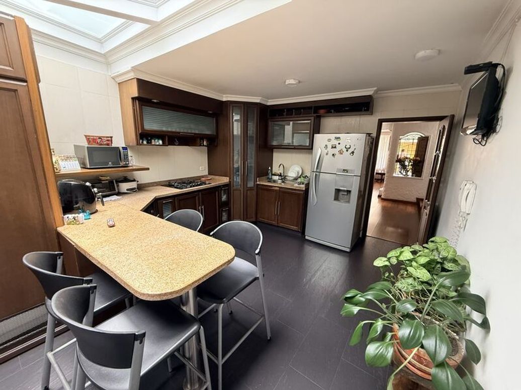 Casa de 3 alcobas en venta en Santa Ana Occidental, Bogotá, 140 m² · foto 2 de 20