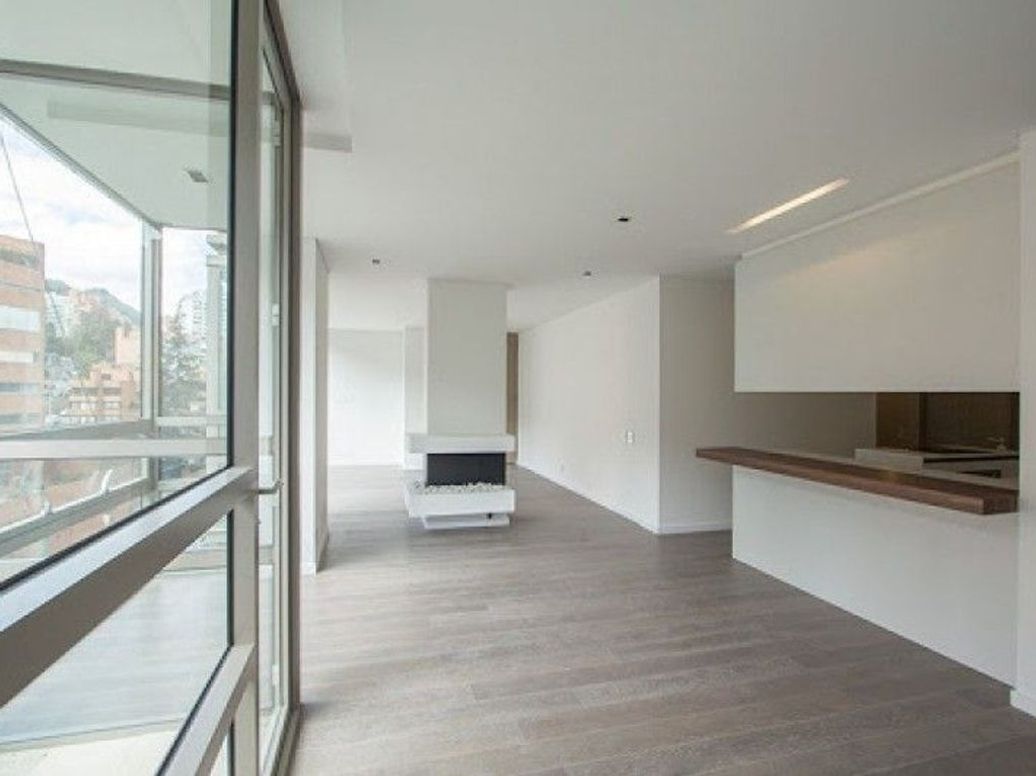 Apartamento de 2 alcobas en venta en El Retiro, Bogotá, 150 m² · foto 2 de 10