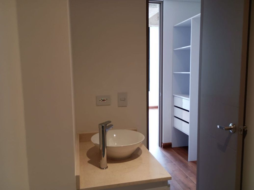 Apartamento de 1 alcoba en venta en Chicó Norte, Bogotá, 49 m² · foto 14 de 20