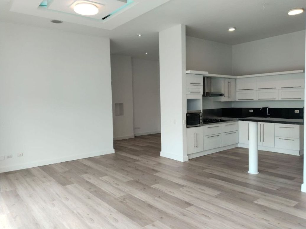 Apartamento de 2 alcobas en venta en Chico Norte Et. Iii, Bogotá, 134 m² · foto 3 de 20