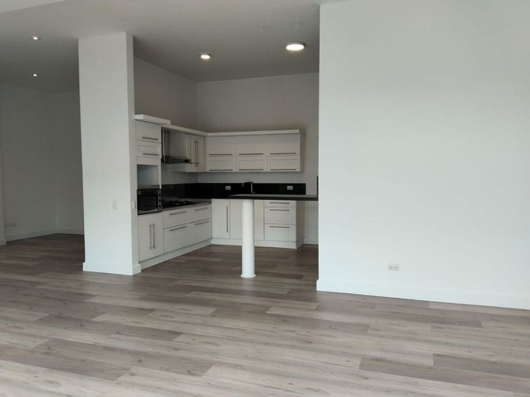 Apartamento de 2 alcobas en venta en Chico Norte Et. Iii, Bogotá, 134 m² · foto 4 de 20