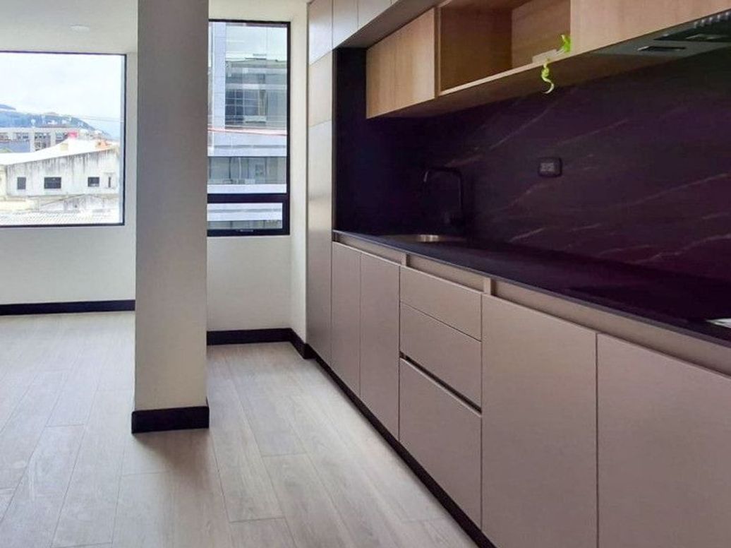 Apartamento de 1 alcoba en venta en Santa Barbara Oriental, Bogotá, 38 m² · foto 2 de 20