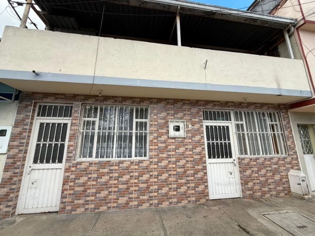 Casa de 5 alcobas en venta en Villa Beatriz, Bogotá, 240 m² · foto 2 de 16