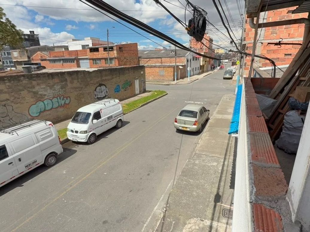 Casa de 5 alcobas en venta en Villa Beatriz, Bogotá, 240 m² · foto 16 de 16