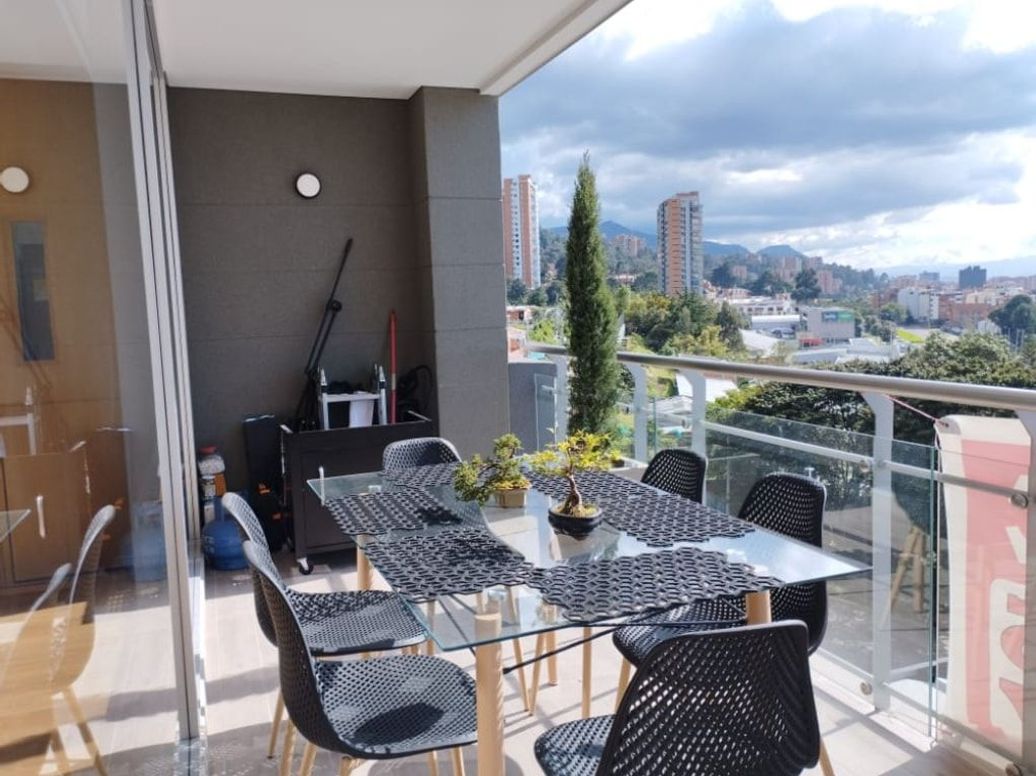 Apartamento de 3 alcobas en venta en Barrancas, Bogotá, 143 m² · foto 2 de 20