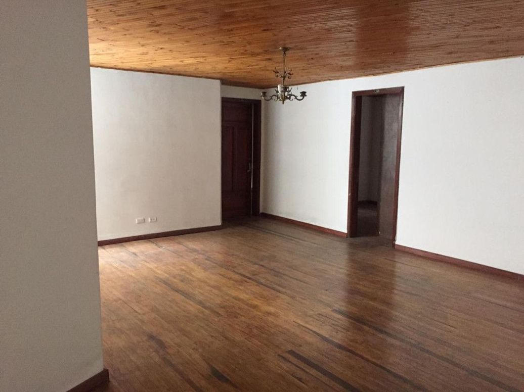 Casa de 9 alcobas en venta en Santa Teresita, Bogotá, 500 m² · foto 2 de 20