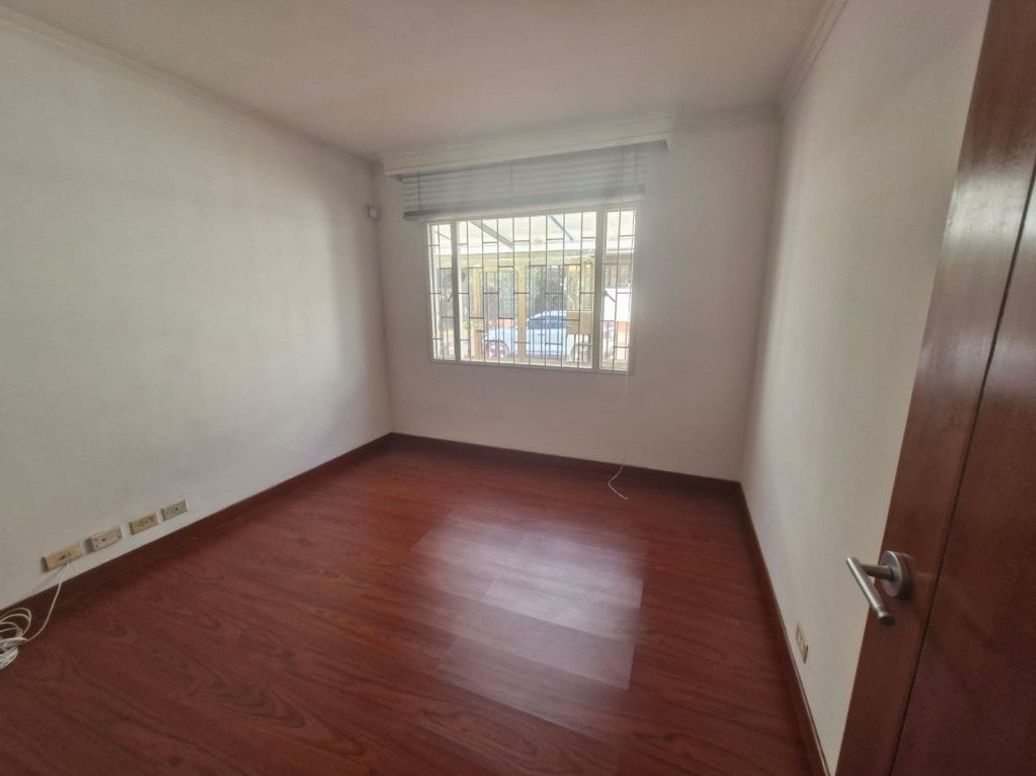 Casa de 6 alcobas en venta en Mónaco, Bogotá, 347 m² · foto 10 de 20