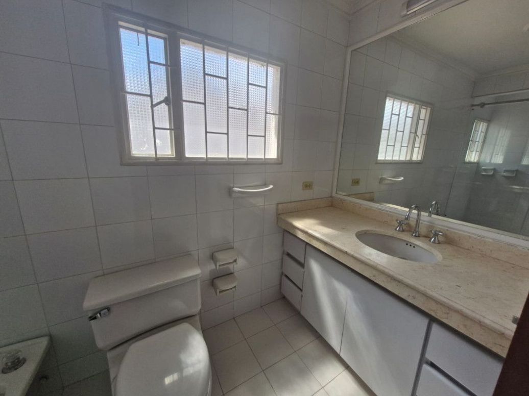 Casa de 6 alcobas en venta en Mónaco, Bogotá, 347 m² · foto 9 de 20