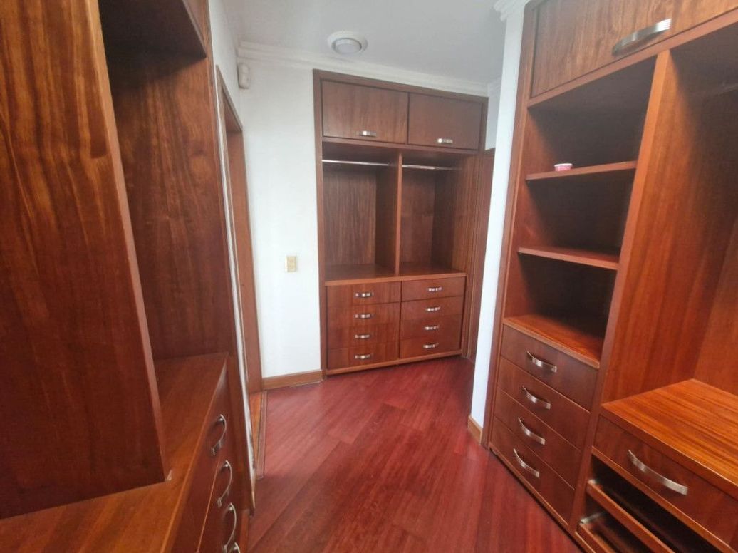 Casa de 6 alcobas en venta en Mónaco, Bogotá, 347 m² · foto 3 de 20