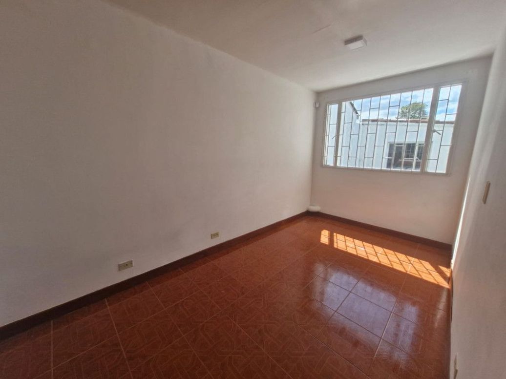 Casa de 6 alcobas en venta en Mónaco, Bogotá, 347 m² · foto 5 de 20